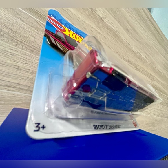 Hot Wheels 2021 Legends Tour ‘83 Chevy Silverado - Picture 7 of 12